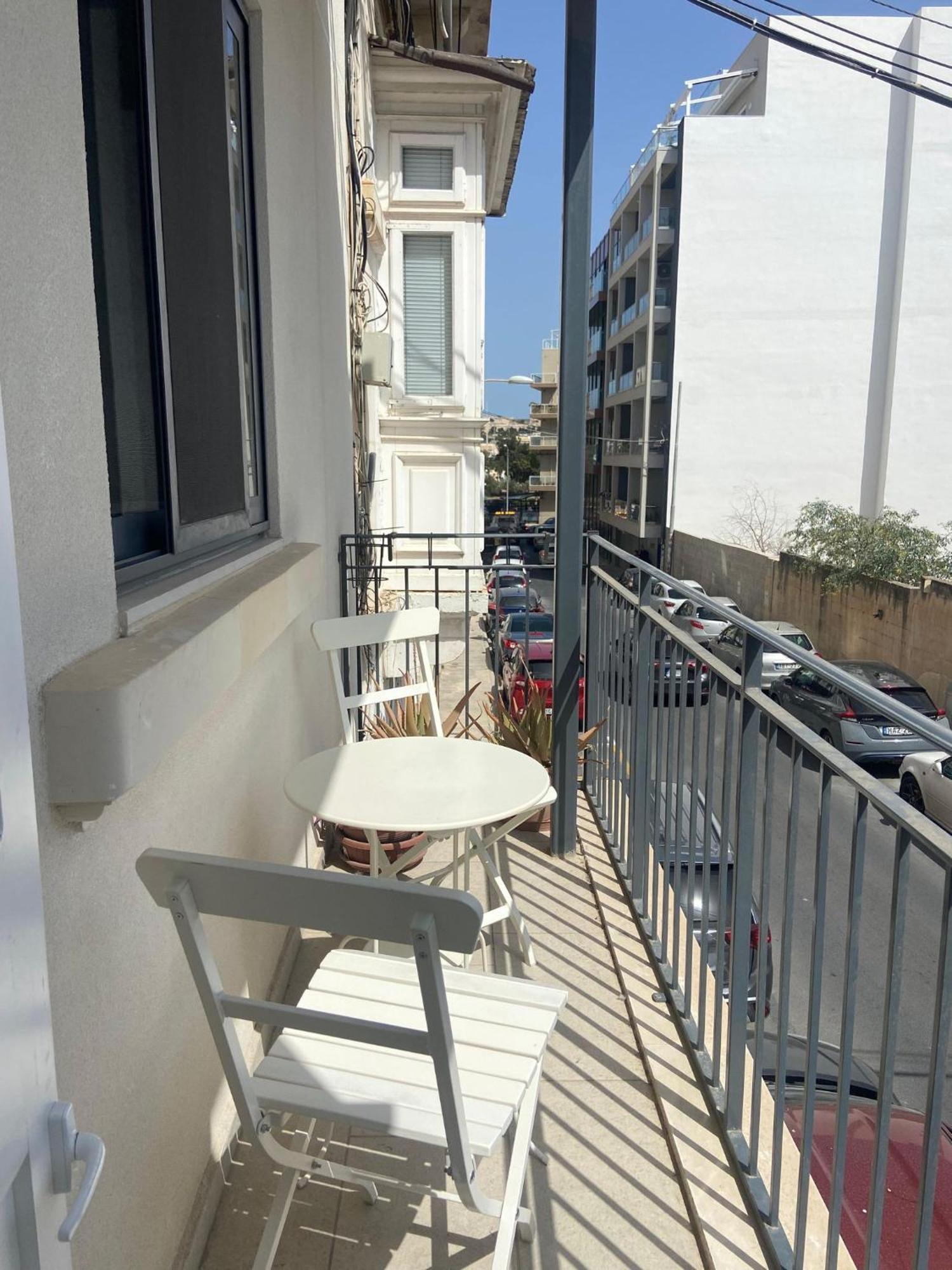 Cozy 2 Bedroom Apartment Near Seafront Gzira Екстериор снимка
